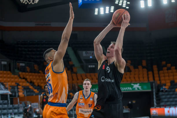 费尔明上场 费尔明上场